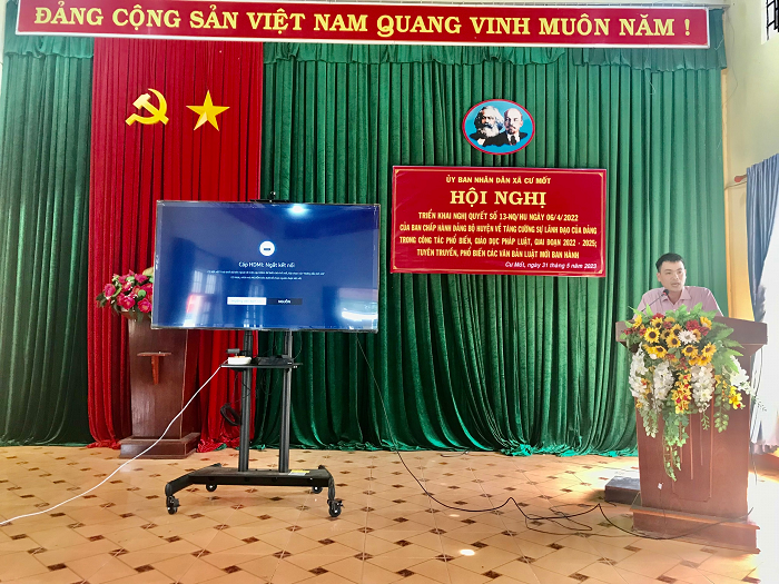 UBND xa Cu Mot to chuc hoi nghi, tuyen truyen pho bien cac van ban phap luat moi 2